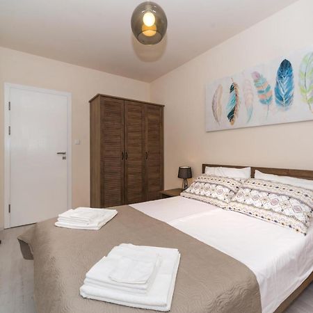 Alma Apartment - Stylish 1Bd Flat With Balcony By Flat Mаnager พลอฟดิฟ ภายนอก รูปภาพ