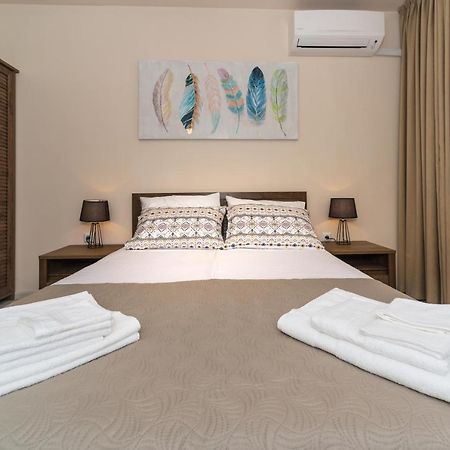 Alma Apartment - Stylish 1Bd Flat With Balcony By Flat Mаnager พลอฟดิฟ ภายนอก รูปภาพ